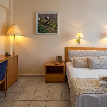 Syros Atlantis 3* Vári