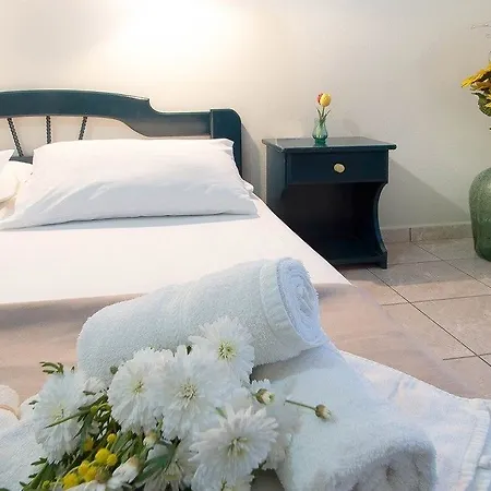Syros Atlantis 3* Vári