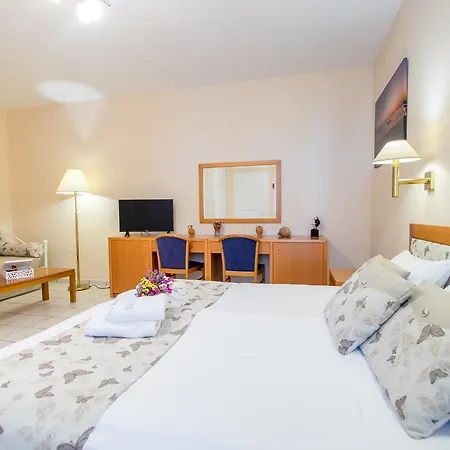 Syros Atlantis فندق Vári
